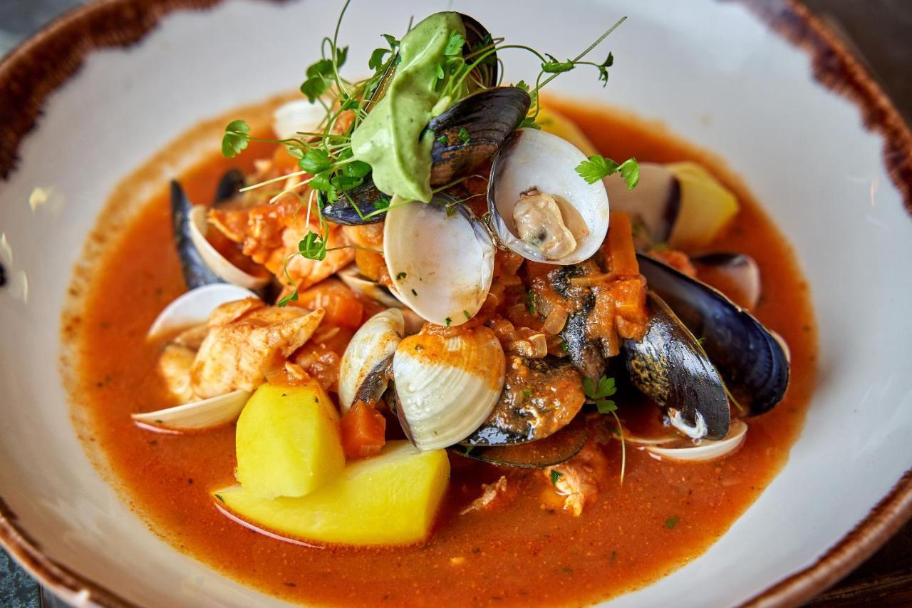 The Bower Inn Bridgwater Exterior photo Clam and mussel chowder